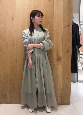 ヒールが程よい高さで、かつ太さもあるので歩きやすいです。
スクエアトゥなので、高さがあっても締め付けられる感覚がないので、気軽に履けます。