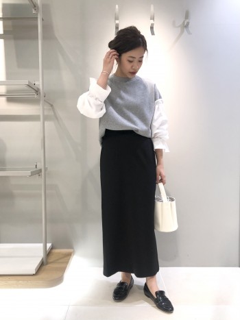 ゆったりシルエットで、袖口のゴムもキツくないので着心地抜群です。丈は後ろ長めで程よく立体感が出ます。