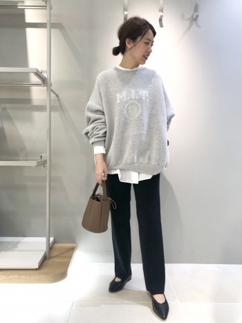 サイズ38ですこしゆとりのあるシルエットです。しっかり目の生地で肉感拾わないのが安心。丈はペタンコシューズでジャストです!