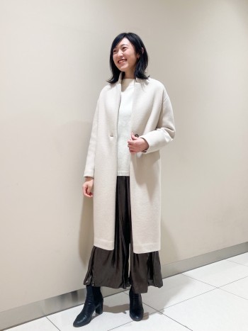 【首元すっきりが女性らしい】立体感のあるボートネックは首元をすっきりと見せてくれつつ華やかさをプラスしてくれます◎全体的にゆったりとしたシルエットで着心地も抜群!袖口と裾のワイドリブデザインで1枚でも様になりますが、シャツやカットソーとの重ね着もおすすめです◎