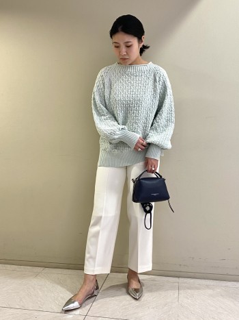 【池袋西武】コットン×アクリル素材で肌あたりがとても滑らかです。短すぎず長すぎない丈感で、パンツでもスカートでもバランスよく合わせることが出来ます。