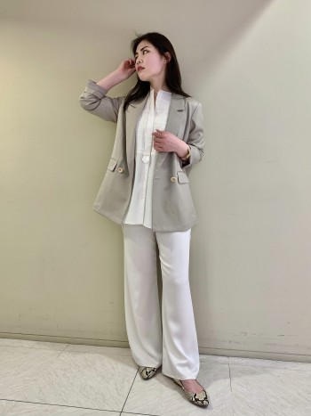 【池袋西武店】とろみ感と光沢が差のつくシャツです。ニットレイヤードでもしっかり裾が出ます。