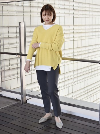 【有楽町マルイ店】ウ-ルとポリエステルで毛玉になりにくく手洗い可能です◎ 少し厚みはありますが、ローゲージなのでローグシーズンしっかり使えます。ベーシックデザインなので飽きずずっと着られるアイテムです。