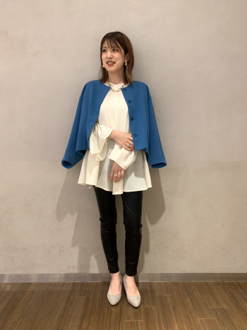 【有楽町マルイ】もともとゆったりしたシルエットですが、36サイズの方が身幅のラインが自然でした。腰にかかるくらいの丈なのでインナーがロング丈でもバランスが取りやすいです。
