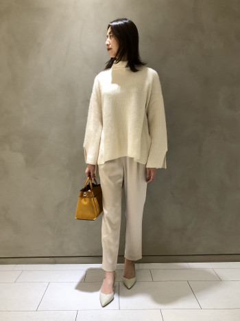 162cm/Fサイズ着用
首周りもきつくなくゆったり着れました。
お尻がスッポリ隠れる丈の長さです。