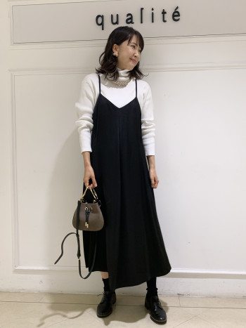 【京都髙島屋】大好きなシルエットです!袖スリットや裾スリットもあり、デザイン性と合わせやすさを兼ね備えた、インナーでも1枚着でもサマになる秀逸なアイテムです。