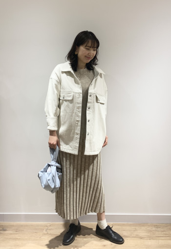 【京都高島屋】オーバーシルエットで、ざっくり着るタイプのデニムジャケットです。羽織るだけで今年らしくなります。