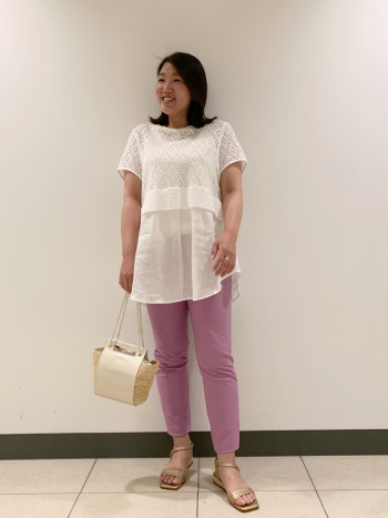 しっかりとした素材ですがストレッチも効いておりノンストレスです。リネンの素材ですが柔らかく肌触りも◎