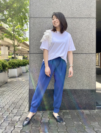 <梅田大丸>
肩にデザインがあるため一枚できても着映えしてくれます。
インでもアウトでもどちらでも着たい方はオーバーサイズがオススメです。