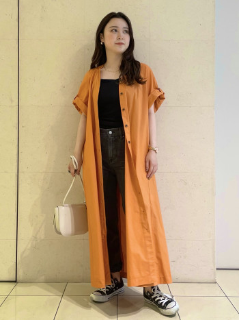 【骨格ストレート】
ハリ感がありワンピースとしても襟部分がすっきりしていてシルエットが綺麗です!