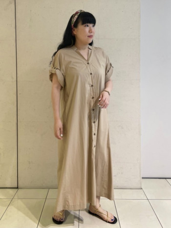【骨格ストレート】
ハリ感のあるシャツで襟部分もすっきりしていて1枚で着やすいワンピースです!