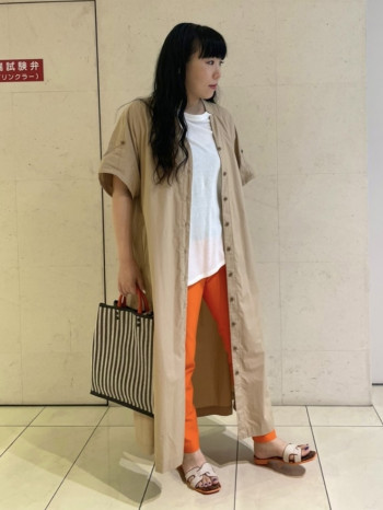 【骨格ストレート】
ハリ感がありワンピースとしてはもちろん羽織代わりにでも綺麗なシルエットできれます!