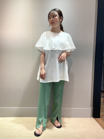 【骨格ストレート】
2WAYでVネックは開きすぎず詰まりすぎずでスッキリ見えです!
襟前でも襟が大きめなので甘くなりすぎず着て頂けます!