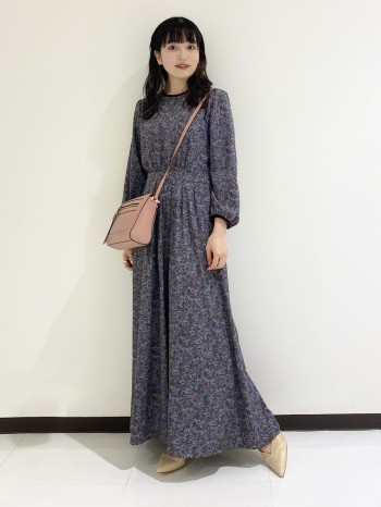 少しゆとりがあるシルエットなのでワンサイズですが、きつく感じません。生地感は薄めで、シワになりにくいのでお出かけにもピッタリです☆