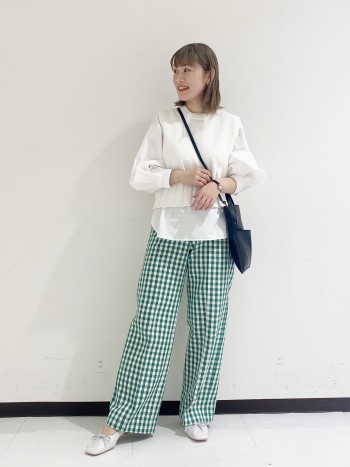 158㎝ 普段サイズ36
袖のプリーツが女性らしく柔らかい雰囲気で着ていただけます。
普段用からお仕事用まで幅広くお使いいただけるシャツです!