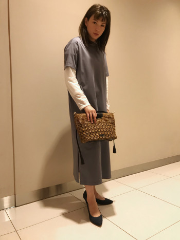 【AU東京大丸店】 5センチヒールプレーンパンプスはどんなスタイルにも合わせやすいので、忙しい朝でもコーデに悩まず気軽に履ける一足です。