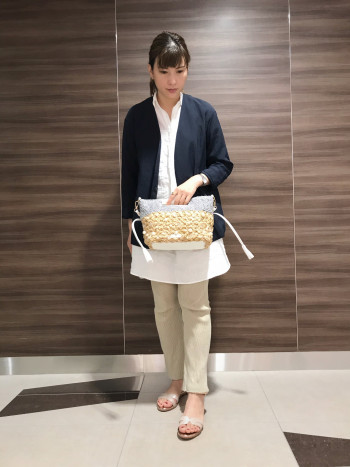 【AU東京大丸店】お洒落なデザインで大人のカジュアルスタイルにぴったりです。