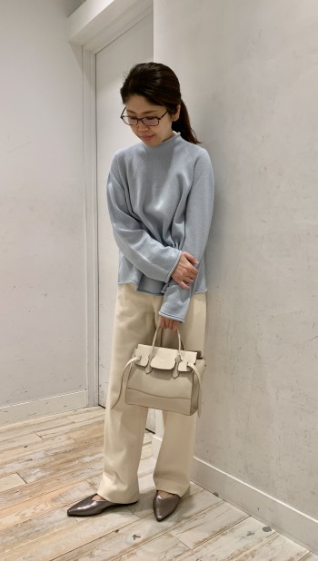 リラックス系パンプスはロング丈のボトムとも相性◎サイズ感はゆったりめです。