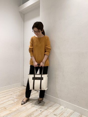 いつも36サイズを着用していますが、ややゆったりめです。踵が細く踵抜けしやすいのが悩みなのですが、ソフトなスポンジが踵に施され抜けにくいです。