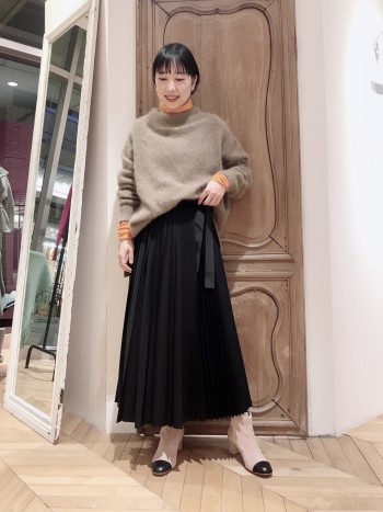 冬ニットの中に入れてもパッと明るくなります。春は1枚で着ても◎残りわずかです。お早めに!