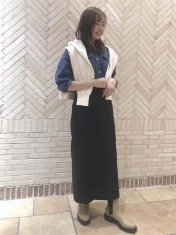 柔らかく肌触りが気持ちいいです。
ビッグシルエットで羽織としてちょうどいいサイズですが、インしても着られる柔らかさです。