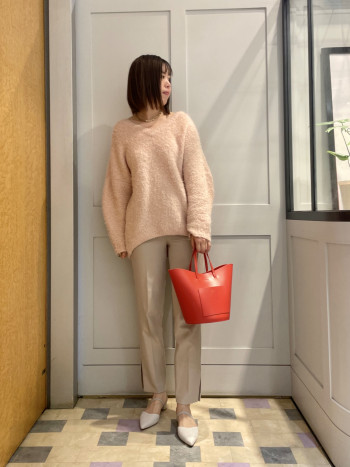 通常サイズでちょうど良く履けました
ストラップがゴムなのでフィット感が抜群で楽に歩行ができます!