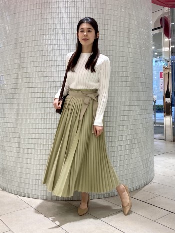 巻きスカートなのでウエストが楽ちんです。