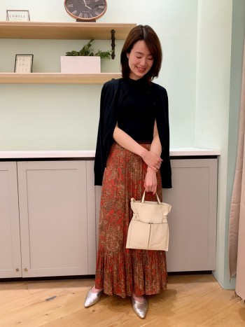 普段38で、大きめな作りだと稀に37で購入する場合もあります。
ちょっと余裕がある履き心地ですが、ゆったりと履きたいので38で選んでいます。
柔らかいので痛くないですし、通勤で普段履いていますが変に脱げたりもしないです。