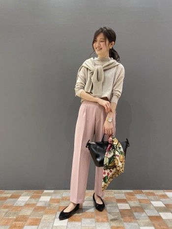少しゆったりしたシルエットとサラッとした着心地で、ラクに着れました◎