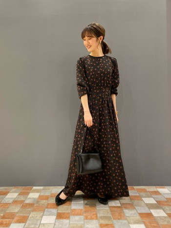 身長157cmでフラットシューズでも履ける丈でした!
ウエスト位置が高めなのでシルエットがすっきり綺麗に見えます◎