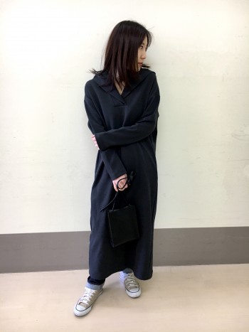 小さく見えますが、少しマチがあるので意外にも入ります!