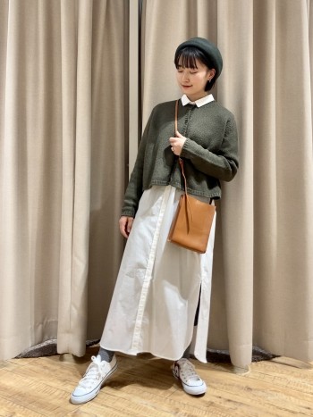かっちりしたスクエアがコーデのポイントになります○