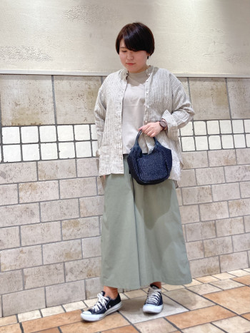 サラッと着心地が良い。丈の長めが使いやすい。