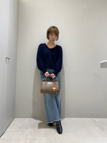 サイズ感が若干大き目なので、一つのサイズを下げて履いています。