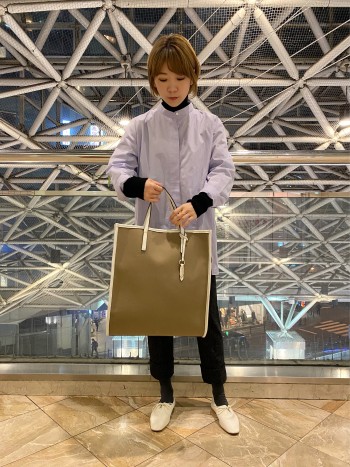 こちらのシューズのサイズ感が若干大き目なので、一つのサイズを下げて履いています。