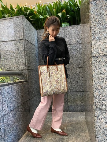 今期の新作バッグ、色違いのご用意もあります。