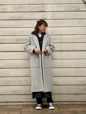 vあきなので、中にシャツやカットソーを合わせると可愛いです。
さらっとしているのでアウターが羽織りやすいです。