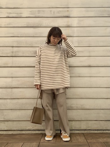 ゆったりしているので、肩掛けスタイルにしても可愛いです。
