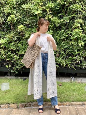 テーパードやワイドパンツなど、様々なボトムスと合わせやすいので着回し力が抜群です。