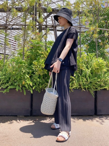 透け感のある薄い生地が二重になっているので透けにくくふんわり感の可愛い一着になっています。