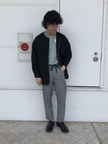 サイズ感普通です。
ストレッチがかなり効いていて履きやすいです。
ウエストもゴムで裾も直し不要なカット済。
チェックデザインがお洒落感◎