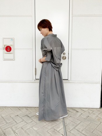 程よいボリューム感のあるシルエットでオシャレです。
ウエストゴムタイプで履きやすいスカートです。