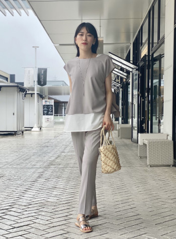 優しい肌触りで楽に着ていただけます。
白インナーは、間に挟むことでお洋服によりクリアな印象を与えることができます。