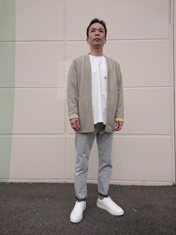 細いのシルエットですが
ストレッチ抜群で履き心地安心です。