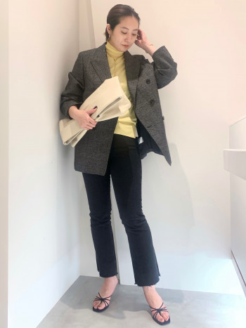 定番でスタッフ人気も高いこちらのタートル。
今年らしいカラーも新しく加わりました!
上質な素材で長く着て頂けるマストアイテムです。