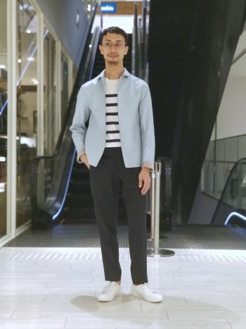 標準サイズです。シャリっとした生地が常にドライな着心地を与え、べたつかず快適です。