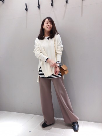 インナーとしても、一枚で着ていただいても着回ししやすいロングTシャツです。