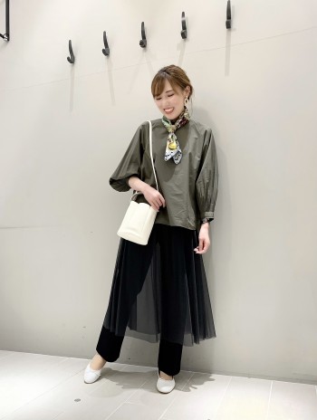 前後差があるデザインなので、162㎝の私でヒップは隠れるくらい・前は足の付け根くらいの長さになります。身幅はゆったりしており窮屈感ゼロです!