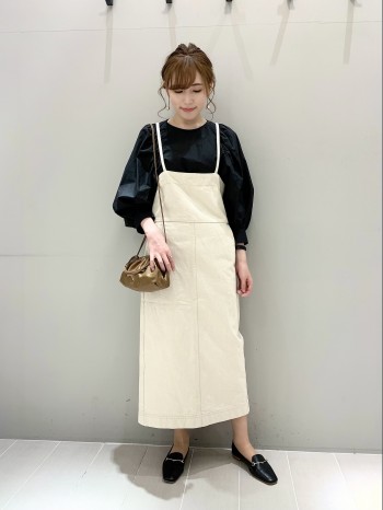 ころんとしたフォルムが可愛いコンパクトなバックです!旅行やちょっとしてお出かけにぴったり。セカンドバックとしてもお使いいただけます!