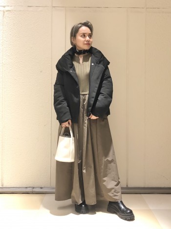 異素材のドッキングがお洒落です。
リブもピタピタ過ぎずスッキリ見えます